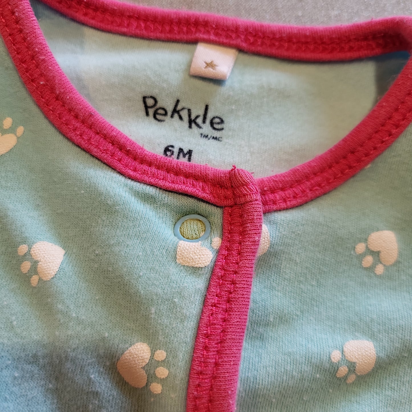 F - Pyjama bleu chien imparfait - 6 mois taché sur le premier bouton