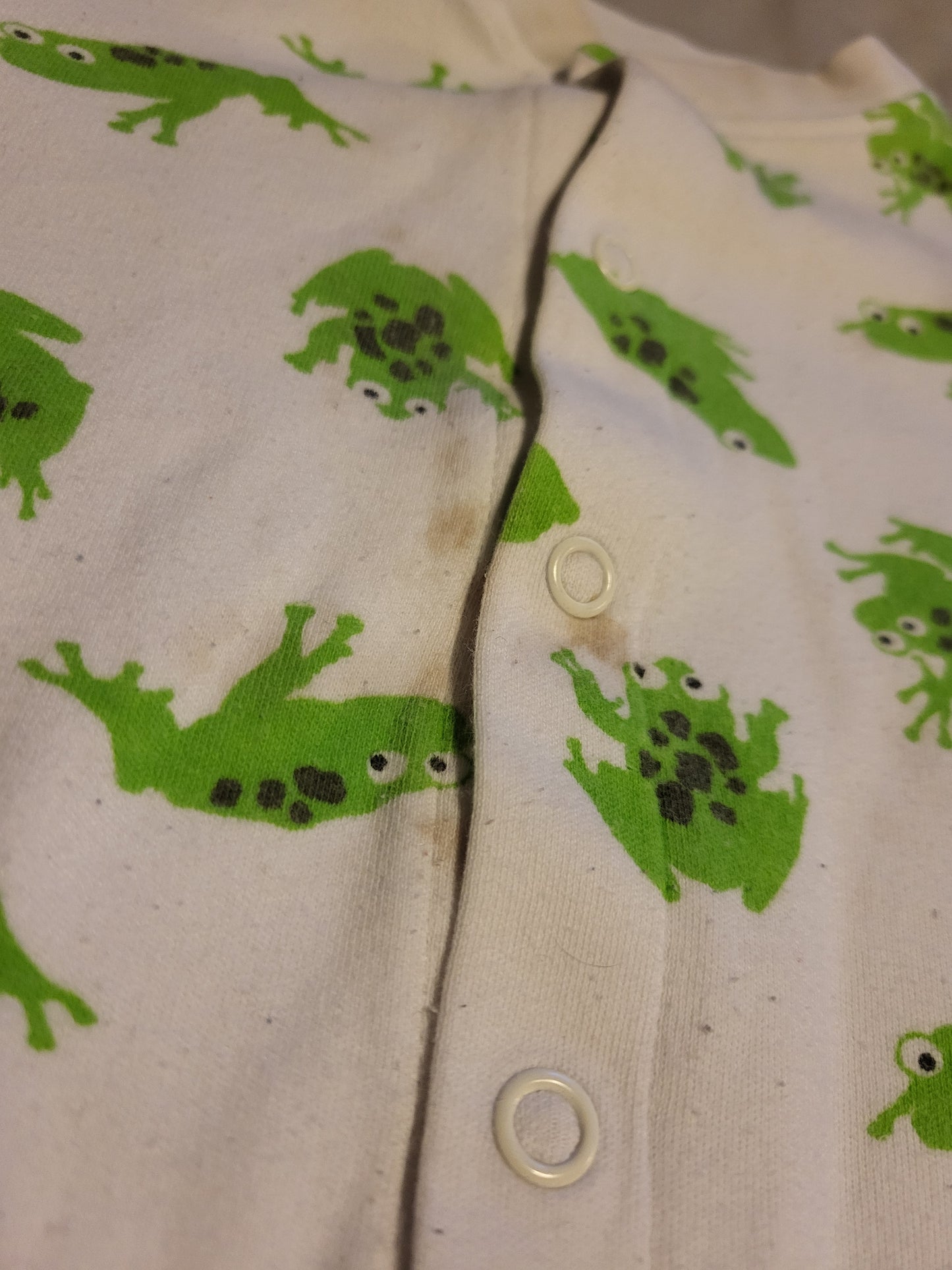 G/F - Pyjama Grenouille, imparfait, 12 mois, (devant et derrière taché)
