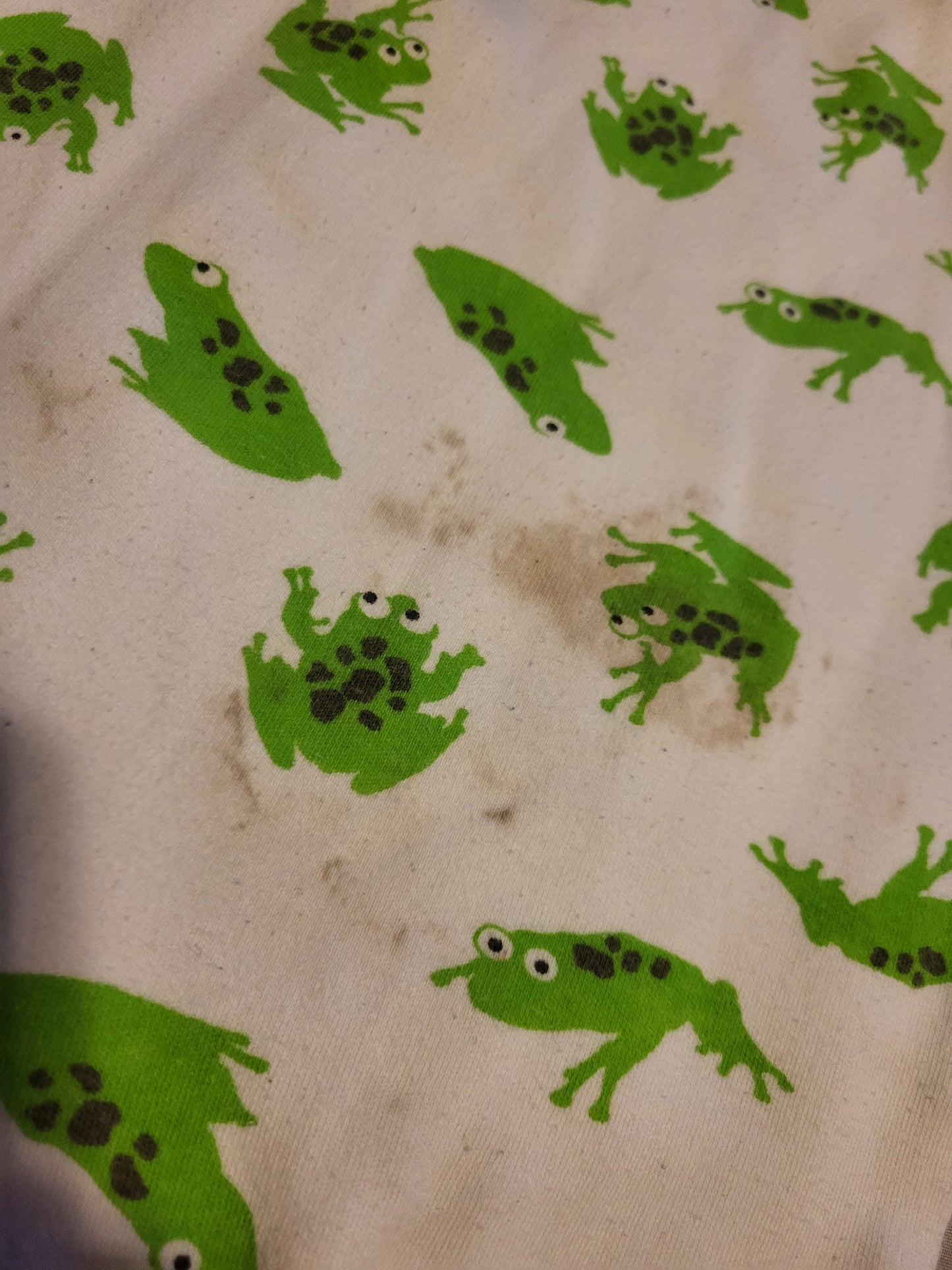 G/F - Pyjama Grenouille, imparfait, 12 mois, (devant et derrière taché)